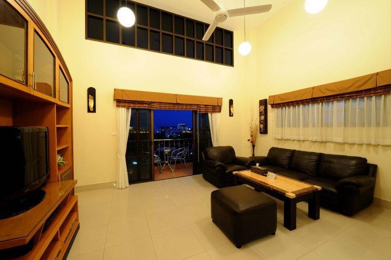 Royal Park Apartments Джомтиен Бийч Екстериор снимка